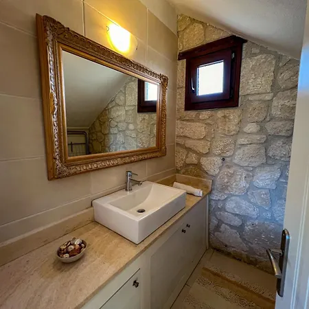 Villa Manuela's Stone Heaven Retreat *