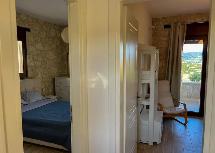 Villa Manuela's Stone Heaven Retreat Kalandra