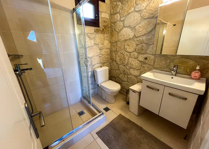 Manuela's Stone Heaven Retreat * Kalandra