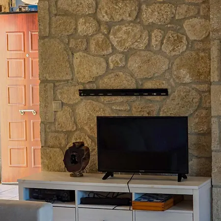 Manuela's Stone Heaven Retreat Каландра