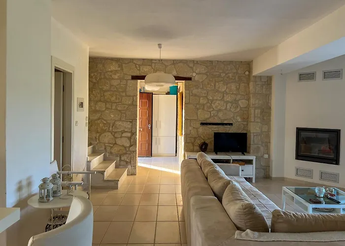 Manuela's Stone Heaven Retreat *